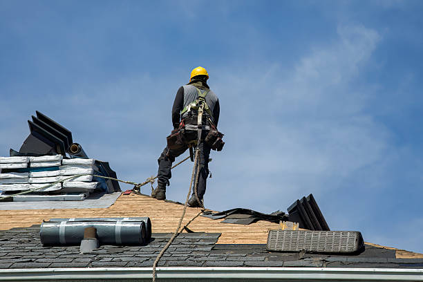 Professional Gutter Installation technician working in Frazeysburg, OH
